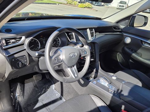 Certified 2025 INFINITI QX50 Luxe w/ Cargo Package image 4
