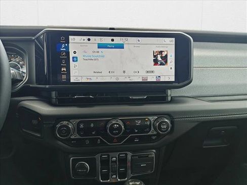 Used 2024 Jeep Wrangler Sahara image 14