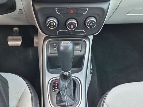 Used 2018 Jeep Compass Latitude FWD image 25