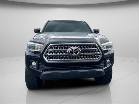Used 2017 Toyota Tacoma TRD Off-Road w/ Tow Package (A/T) AWD/4WD image 4