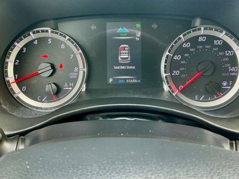 Used 2022 Toyota Highlander LE FWD image 25