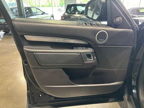 Used 2017 Land Rover Discovery First Edition AWD/4WD image 9