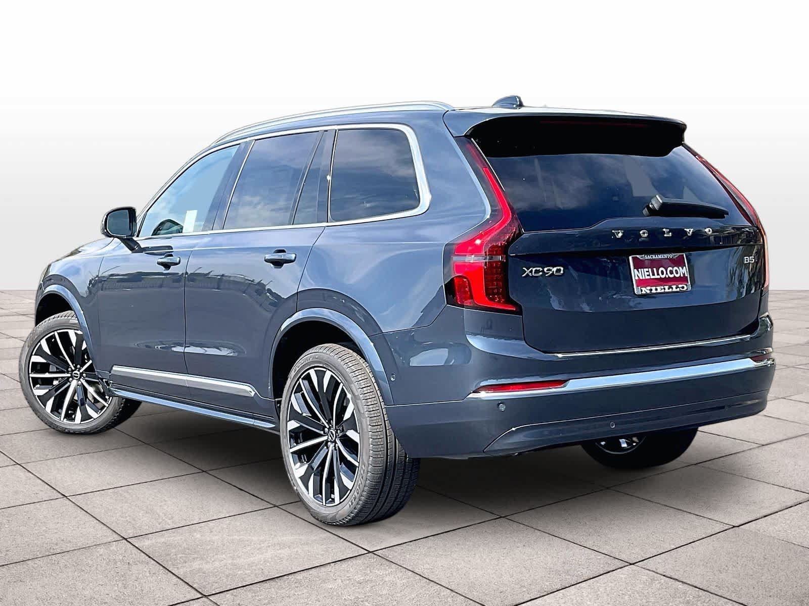 New 2027 Volvo XC90 B5 Plus AWD/4WD image 3