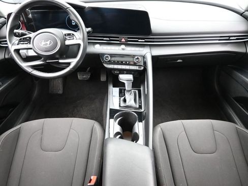 Used 2025 Hyundai Elantra SEL image 14