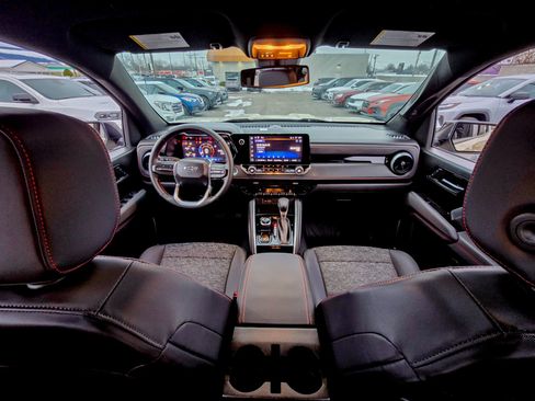 Used 2024 Chevrolet Colorado Z71 w/ Z71 Convenience Package 2 image 2