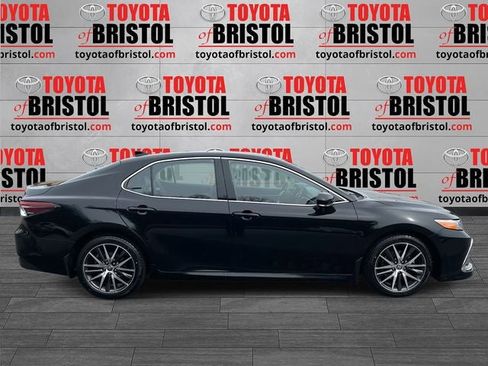 Used 2022 Toyota Camry XLE w/ Navigation Upgrade Package image 2
