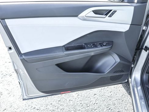 New 2025 Volkswagen Taos SE image 32