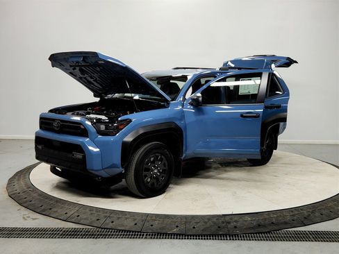 Used 2025 Toyota 4Runner SR5 image 11