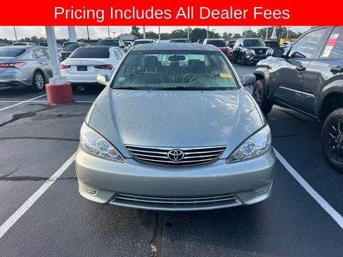 Used 2005 Toyota Camry LE FWD image 11