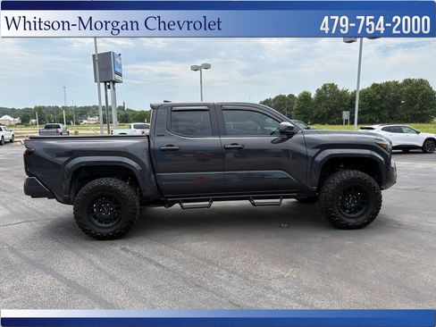 Used 2025 Toyota Tacoma SR5 AWD/4WD image 4