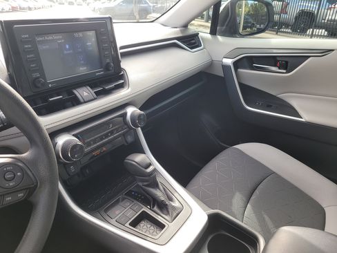 Used 2020 Toyota RAV4 XLE image 22