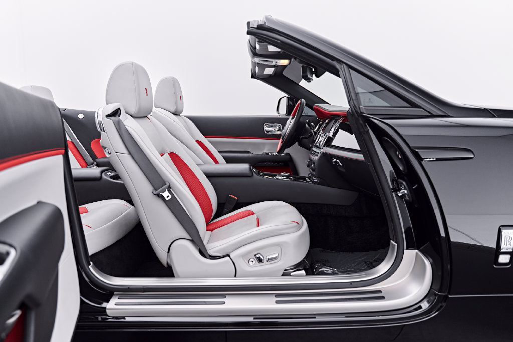 Used 2019 Rolls-Royce Dawn RWD image 36