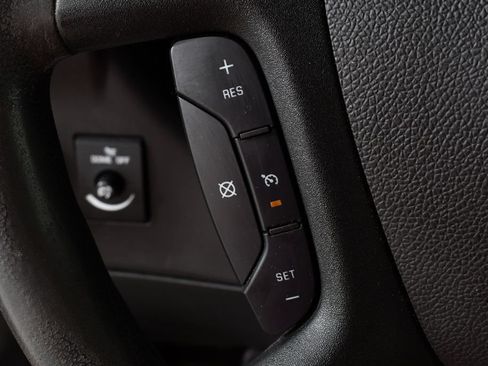 Used 2018 Chevrolet Express 2500 w/ Driver Convenience Package RWD image 31