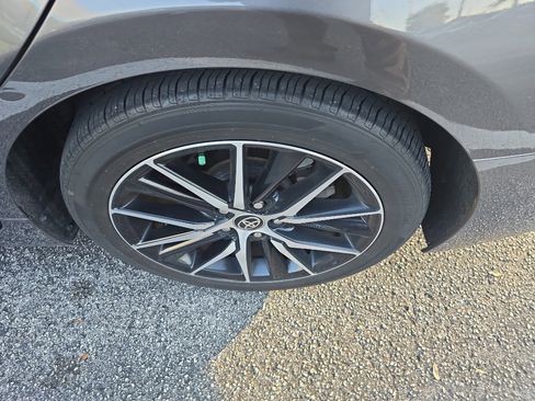 Used 2024 Toyota Camry SE image 9