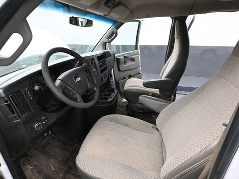Used 2017 Chevrolet Express 3500 LT w/ LT Preferred Equipment Group RWD image 20