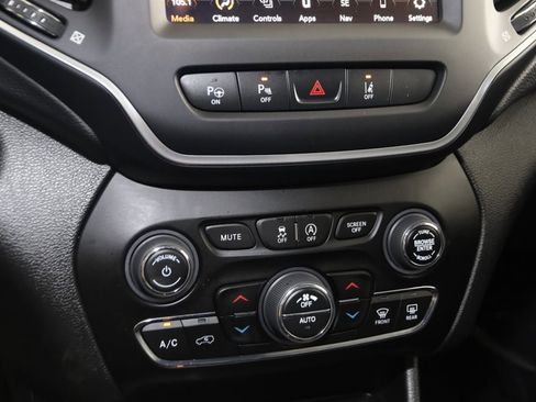 Used 2023 Jeep Cherokee Altitude Lux image 27