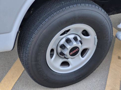 Used 2024 GMC Savana 2500 w/ Driver Convenience Package image 7