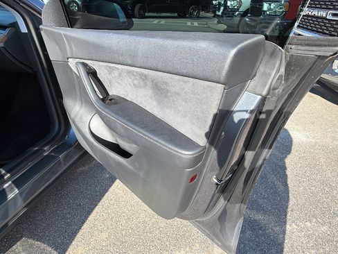 Used 2021 Tesla Model Y 2WD image 19