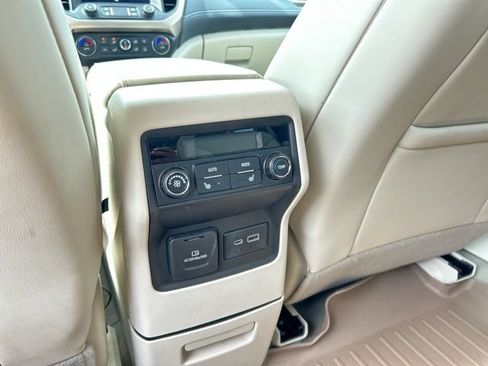 Used 2021 GMC Acadia Denali w/ Denali Ultimate Package AWD/4WD image 22