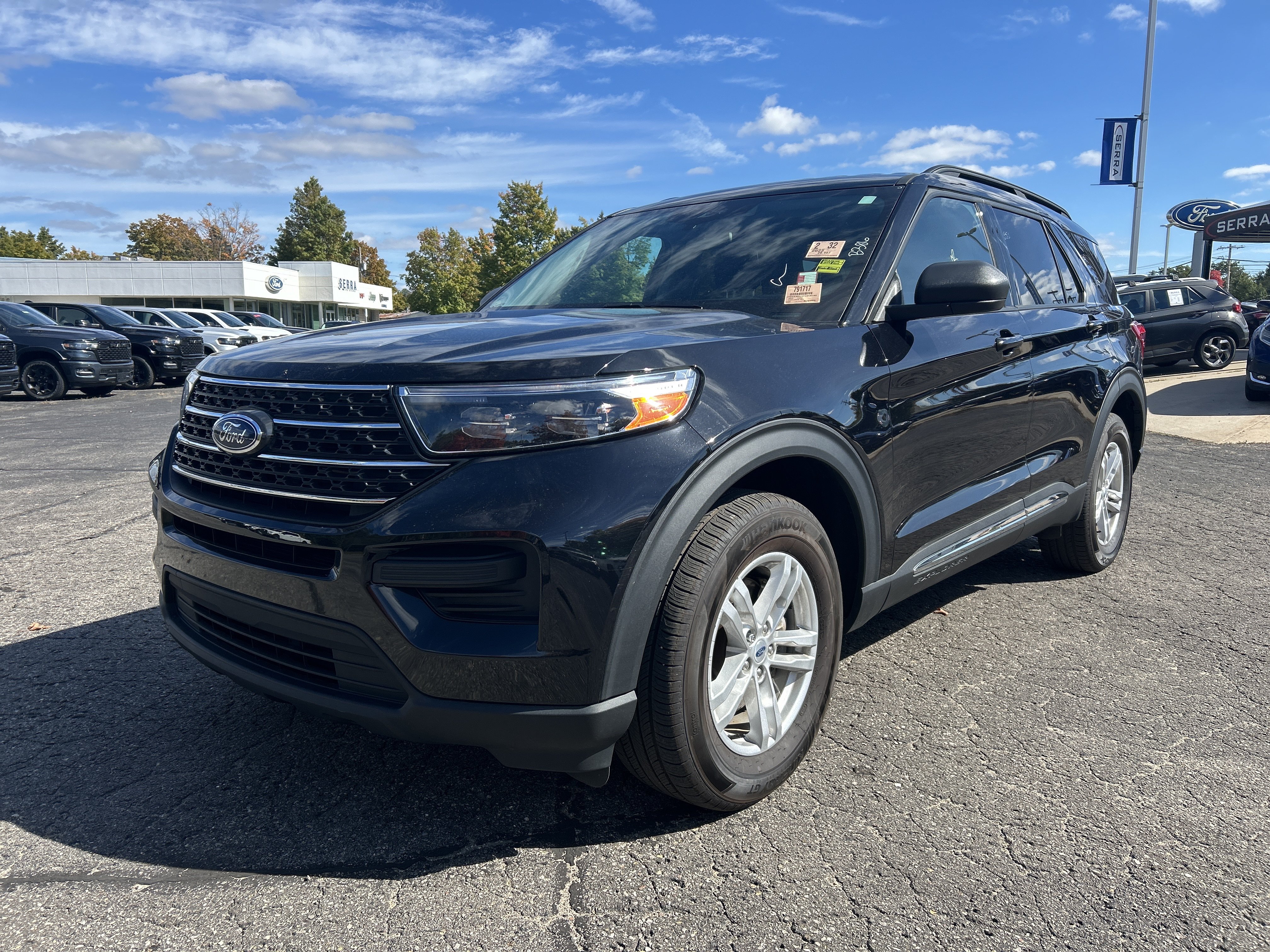 Used 2023 Ford Explorer XLT AWD/4WD image 8
