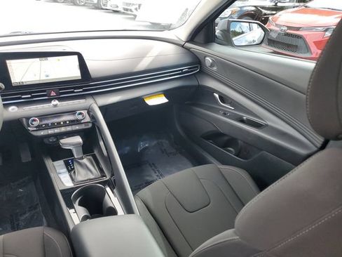 Certified 2025 Hyundai Elantra SEL FWD image 24