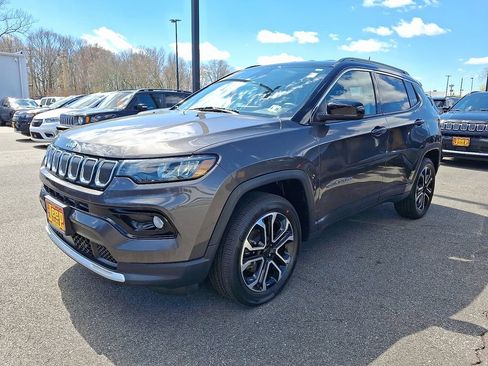 Certified 2022 Jeep Compass Limited image 3