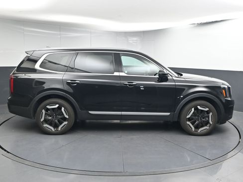 Used 2025 Kia Telluride S image 9