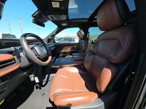 Used 2025 Lincoln Navigator Reserve AWD/4WD image 6