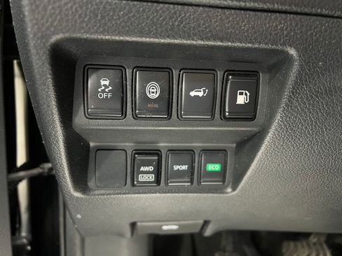 Used 2019 Nissan Rogue SV image 13