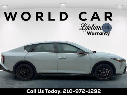 New 2025 Kia K4 GT-Line Turbo image 9