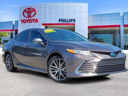 Used 2023 Toyota Camry XLE image 1