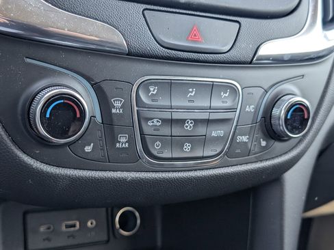 Used 2020 Chevrolet Equinox LT image 12