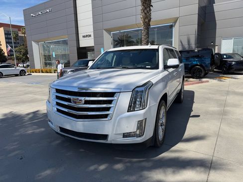 Used 2020 Cadillac Escalade ESV Premium Luxury AWD/4WD image 1