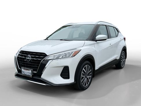 Used 2022 Nissan Kicks SV FWD image 1
