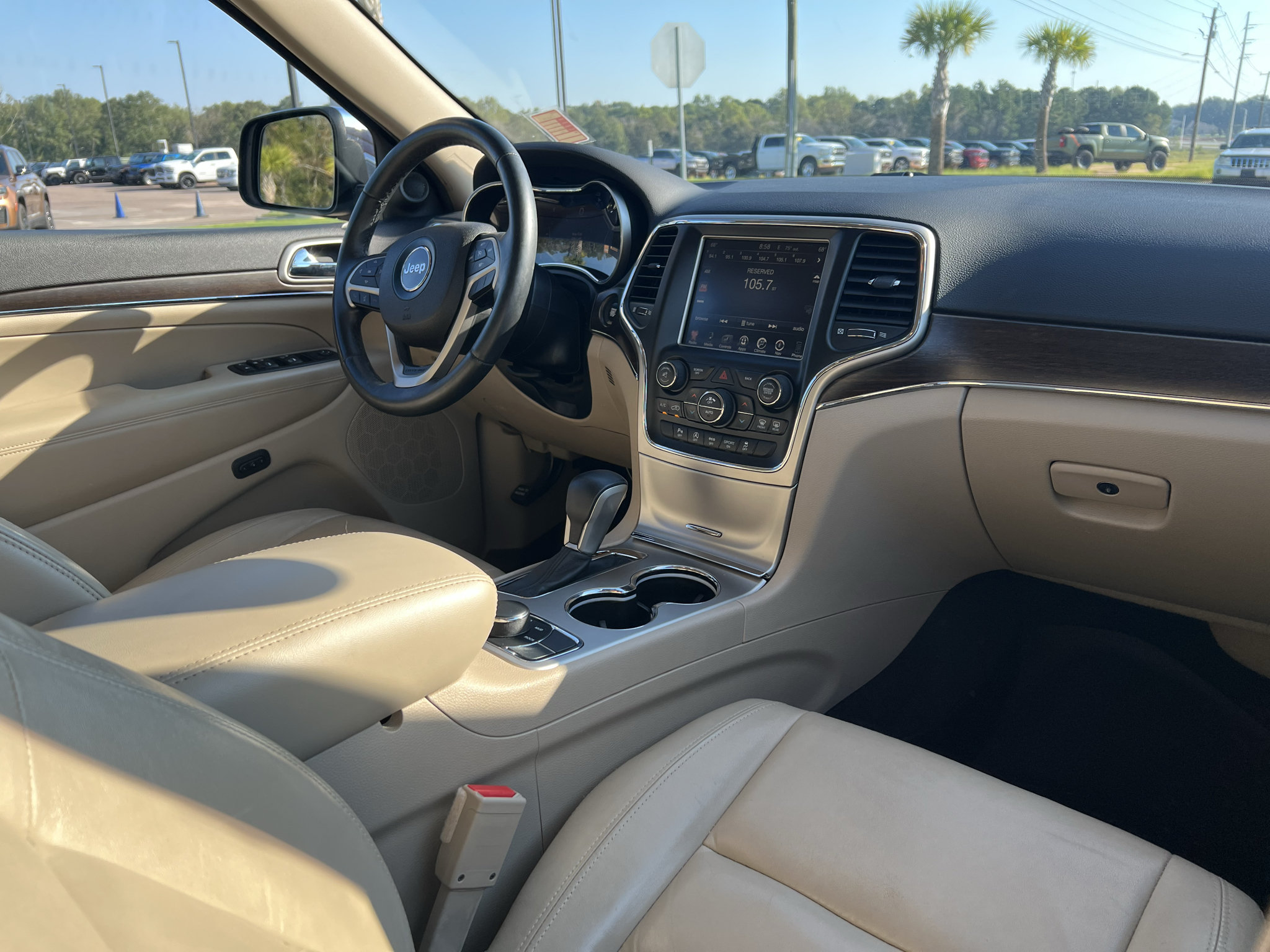 Used 2017 Jeep Grand Cherokee Limited AWD/4WD image 13