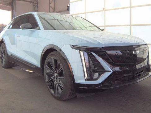 Used 2024 Cadillac Lyriq Sport image 2
