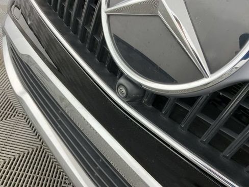 Used 2024 Mercedes-Benz GLC 300 4MATIC image 7