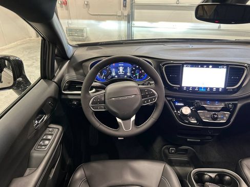New 2027 Chrysler Pacifica Select FWD image 29