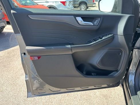 New 2025 Ford Escape SE FWD image 10