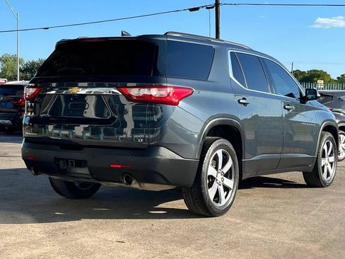 Used 2019 Chevrolet Traverse LT w/ LT Premium Package FWD image 3