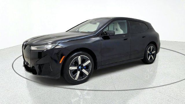 Used 2024 BMW iX xDrive50 w/ Premium Package AWD/4WD image 3