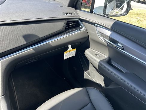 New 2025 Cadillac XT6 Luxury FWD image 16