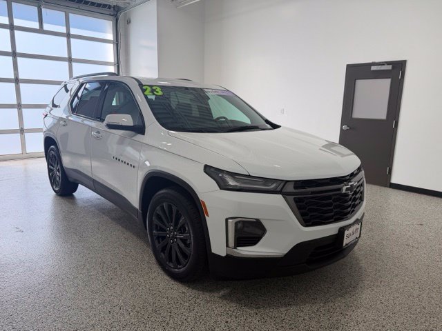 Used 2023 Chevrolet Traverse RS AWD/4WD image 2