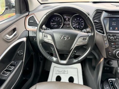 Used 2017 Hyundai Santa Fe SE w/ SE Premium Package 02 FWD image 10