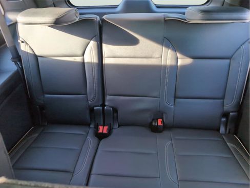 Used 2023 GMC Yukon SLT w/ SLT Premium Package image 33