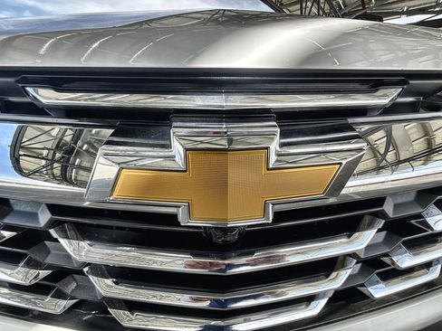 Used 2025 Chevrolet Equinox LT FWD image 23