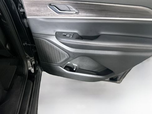 Used 2024 Jeep Grand Cherokee L Limited w/ Luxury Tech Group II image 32