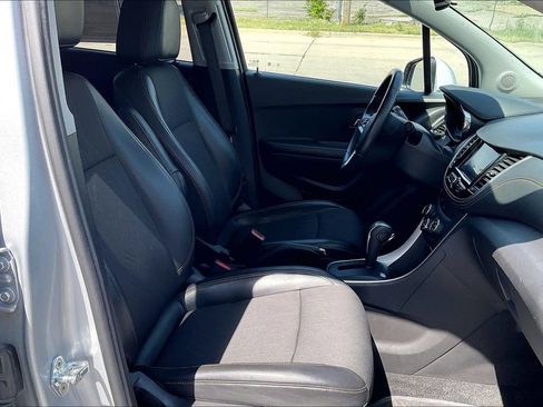 Used 2022 Chevrolet Trax LT w/ LT Convenience Package AWD/4WD image 7