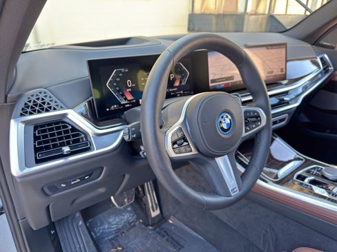 Used 2026 BMW X5 xDrive50e w/ M Sport Package AWD/4WD image 14