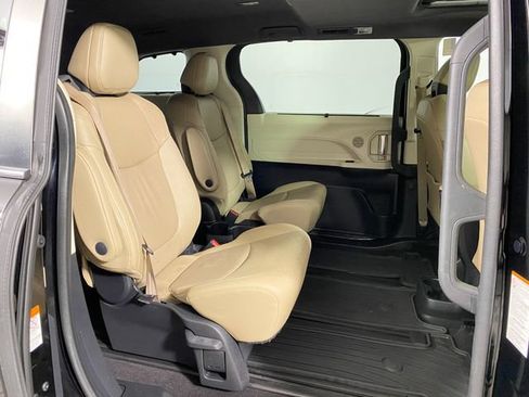 Certified 2021 Toyota Sienna Limited AWD/4WD image 10